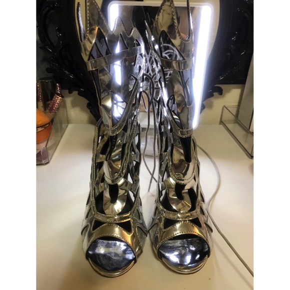 Liliana Metallic Heals - Picture 3 of 6